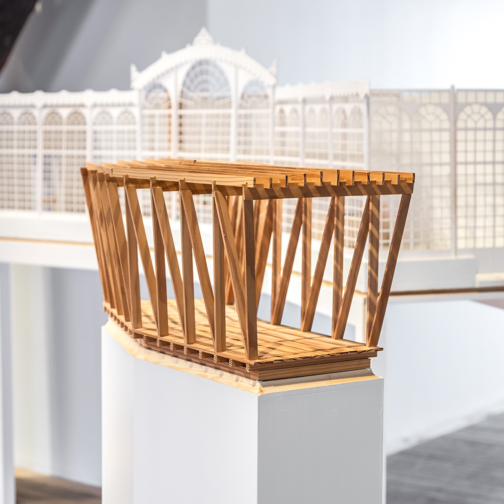 Modell av paviljongen i Serra del Giardini av In Praise of Shadows I utställningen på Form/Design Center. Foto: Daniel Engvall
